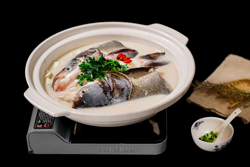 清炖东平湖花鲢鱼头