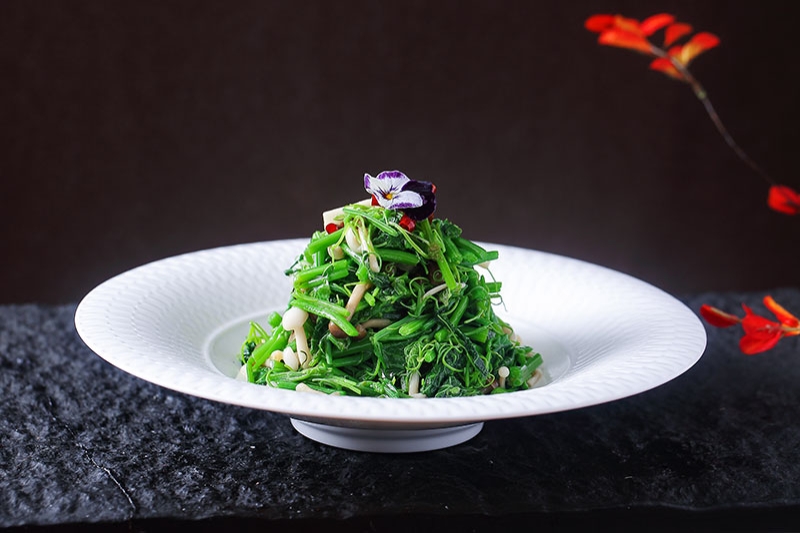 橄榄油炝拌丝瓜尖